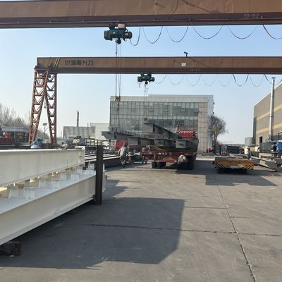 現代的な安定した長距離鋼筋構造 断熱性のある産業用建築のための大きなワークショップ