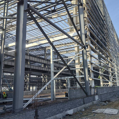 H型鋼材部品を備えた鋼鉄構造工房の建築物